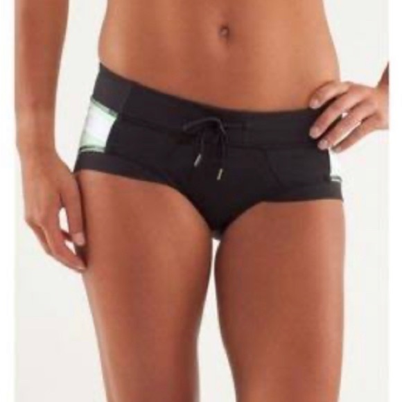 Lululemon Heat It Up Hot Yoga Shorts Bottoms 4 - Picture 2 of 12